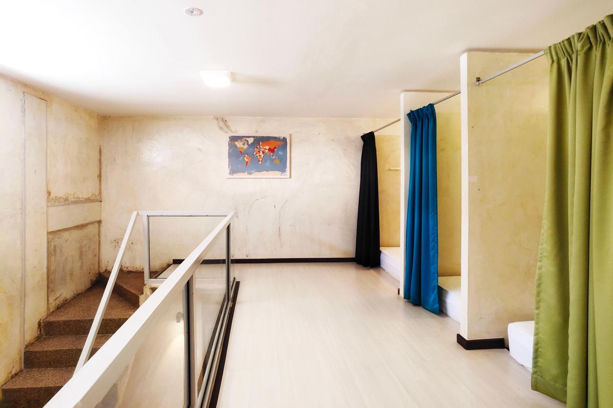 Hostel Beds In Garden Ipoh