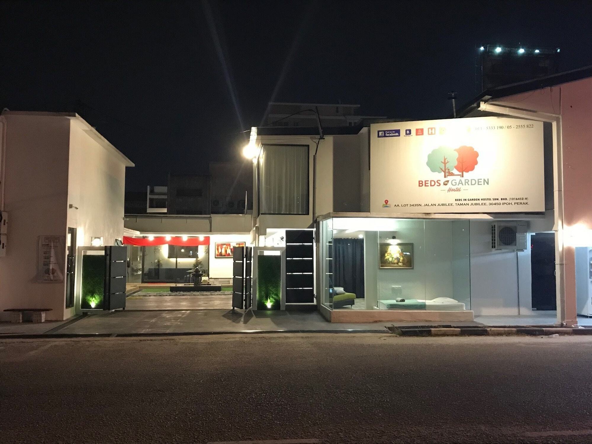 Beds In Garden Hostel Ipoh